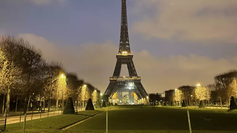 Eiffel Tower At Dawn, Paris Itinerary and Things To Do